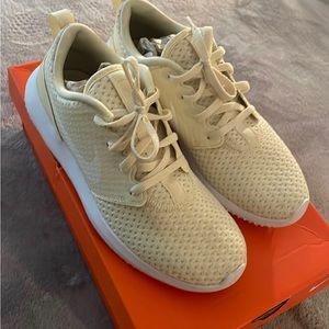 Nike Roshe G Womens Shoe. Pastel yellow. Size 7.